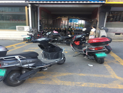 非機(jī)動(dòng)車占用消防通道 屢禁不止的隱患與反思